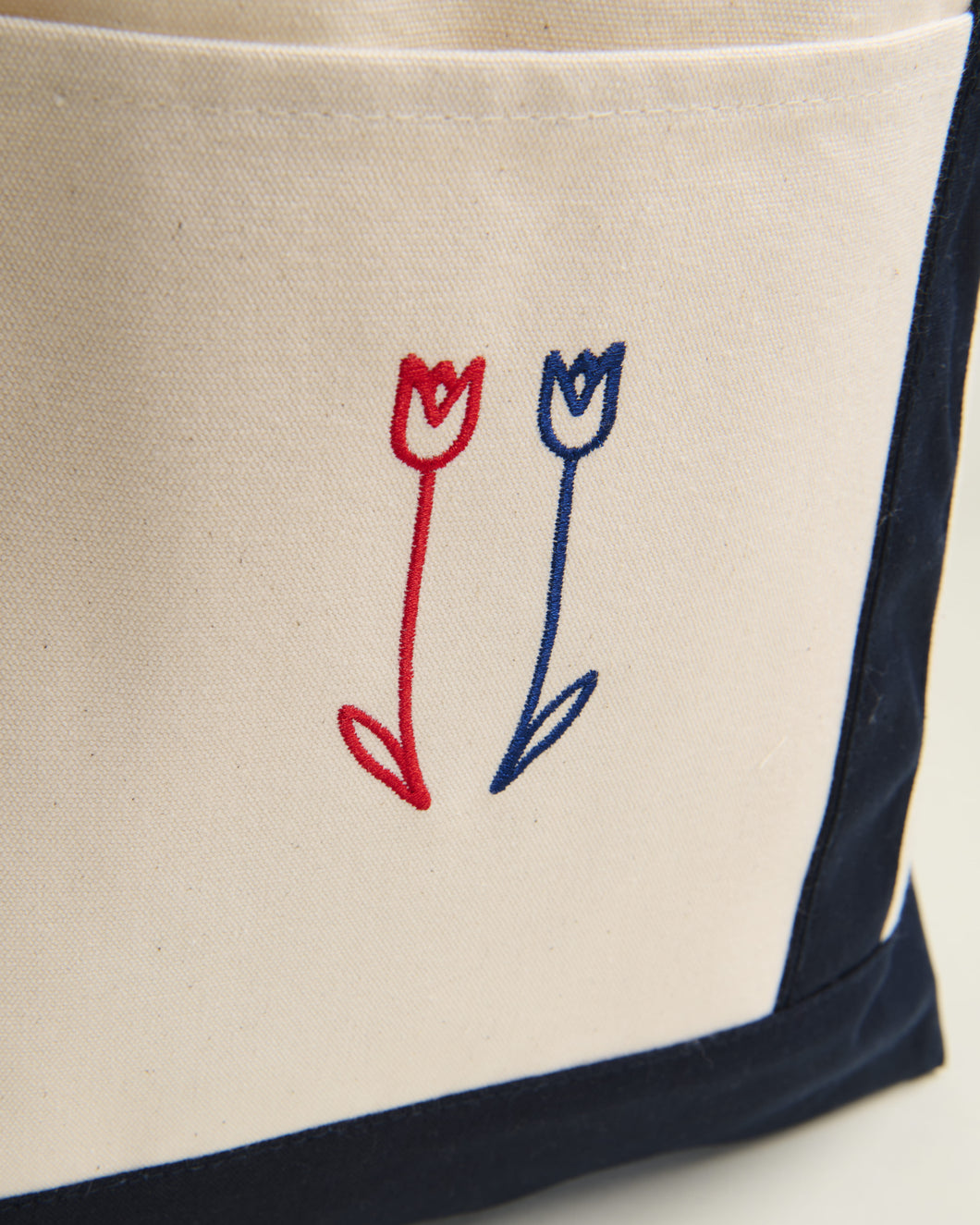 Load image into Gallery viewer, FLOWER MOTIF TOTE
