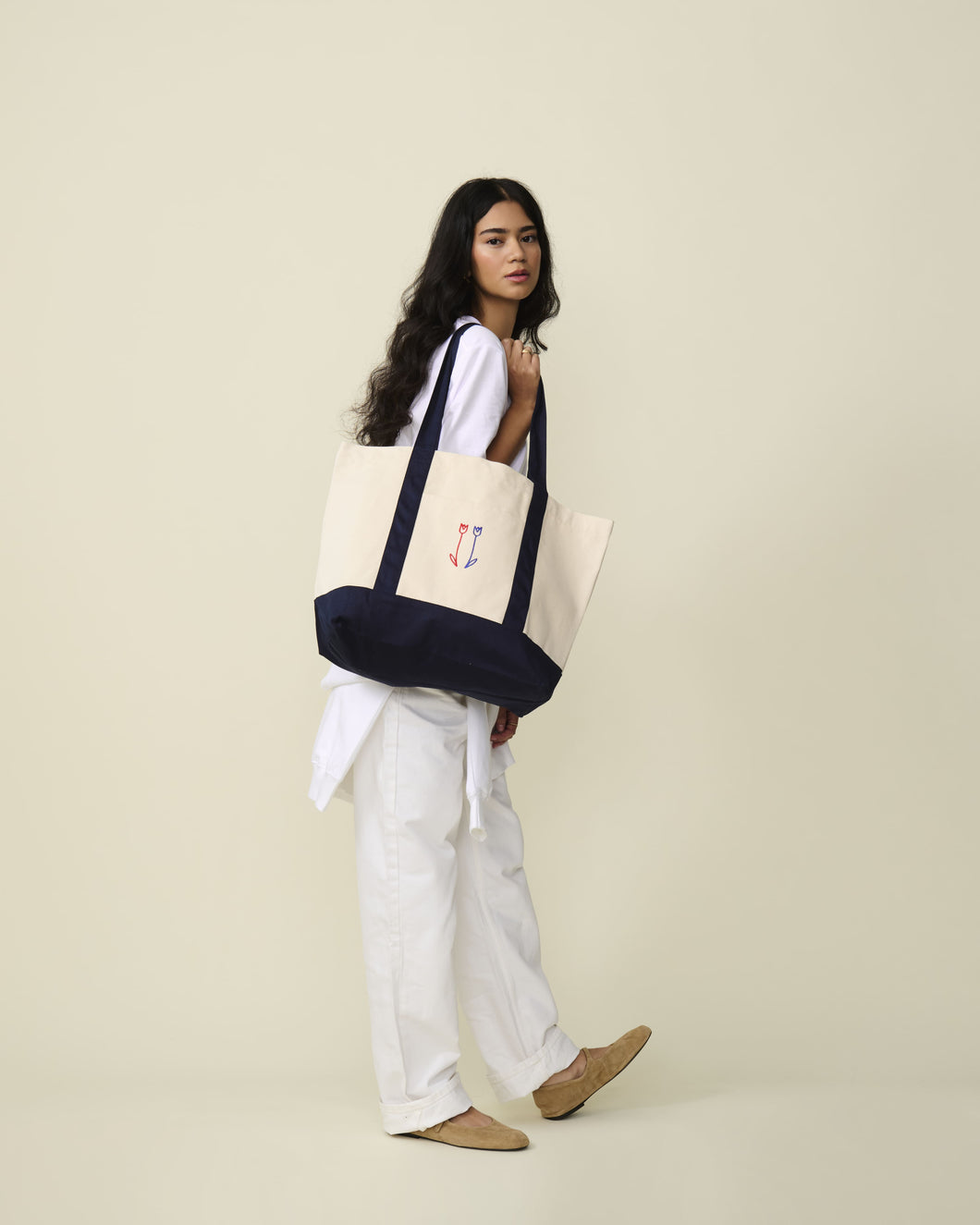 Load image into Gallery viewer, FLOWER MOTIF TOTE

