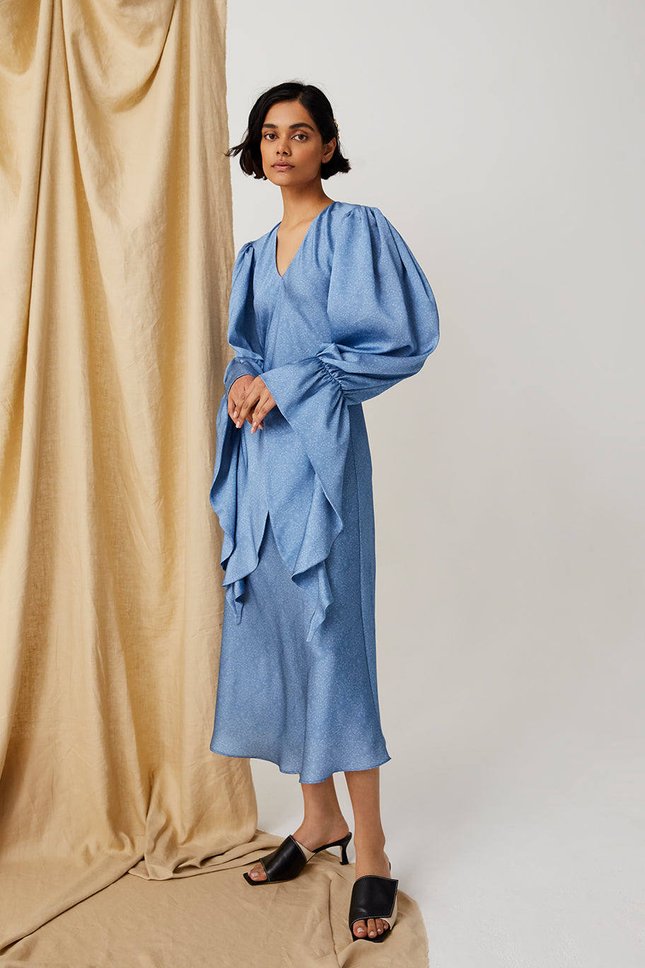 Load image into Gallery viewer, OLIVIA DRESS
